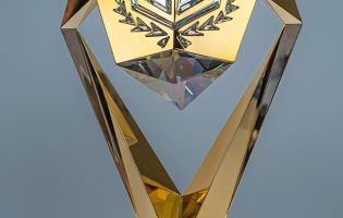 Fortnite Championship Series 2023 Global Championship trophy has been made by Swarovski